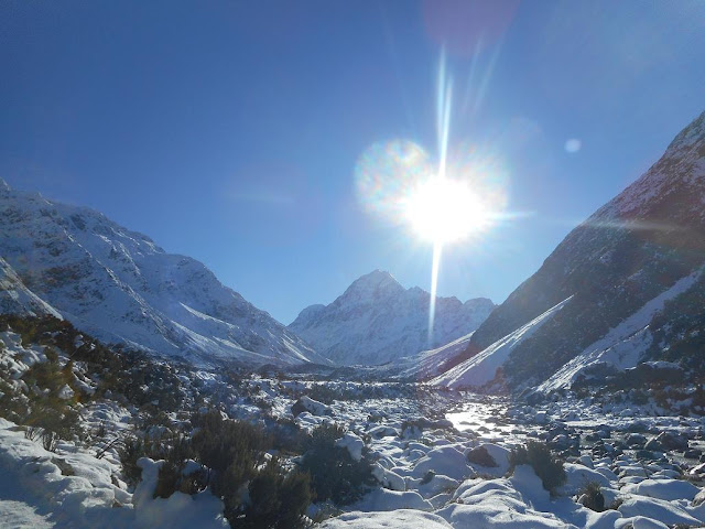 In der Mitte ist der Mount Cook (Die Sonne stand immer falsch...)