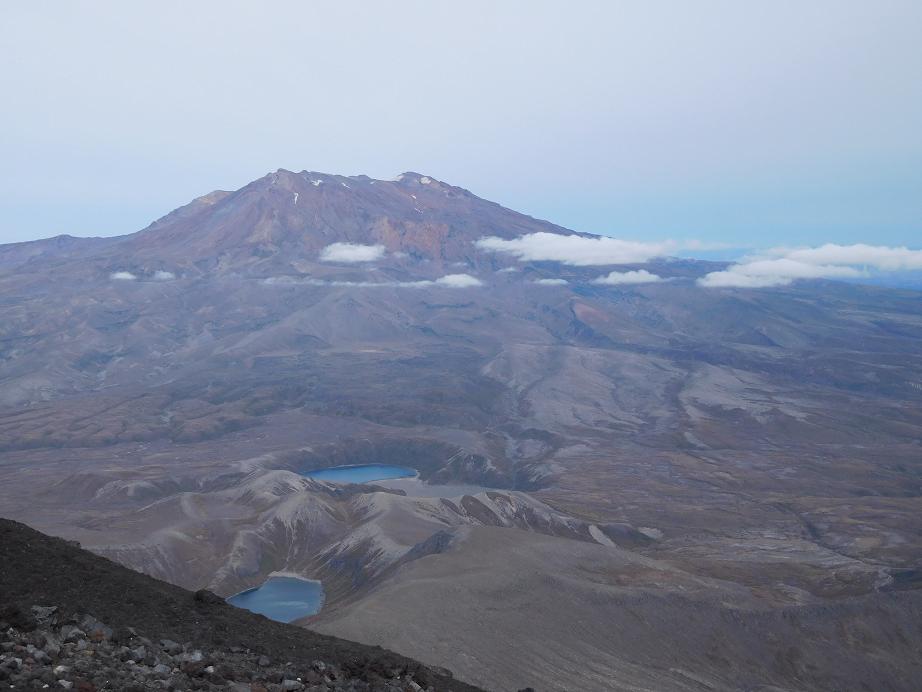 Ausblick auf den Vulkan Ruapehu, dessen Temperatur sich wohl gerade 20 Grad erhöht hat; er könnte eventuell demnächst ausbrechen