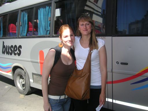 Jenni und Anja am Minibus Terminal in Cordoba