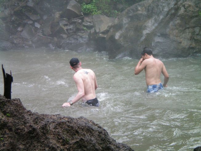 Gabriel und ich beim Baden