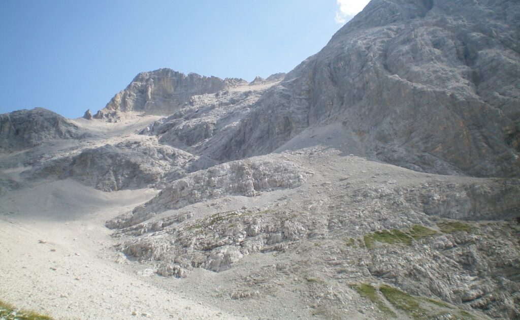 Oben links die Birkkarspitze
